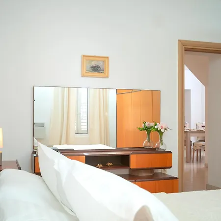 T&t - Zf Hvar Lejlighed *