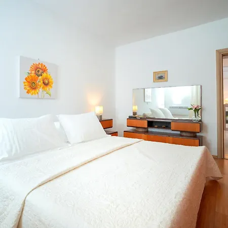 T&t - Zf Hvar Apartmán *